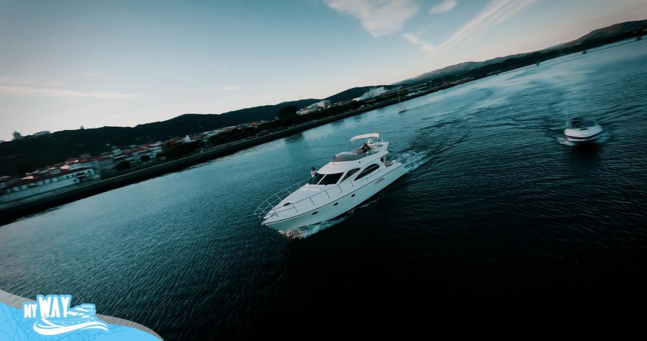Barco No Coracao Da Cidade - Iate De 5 Estrelas เวียนา โด กัสเตโล ภายนอก รูปภาพ