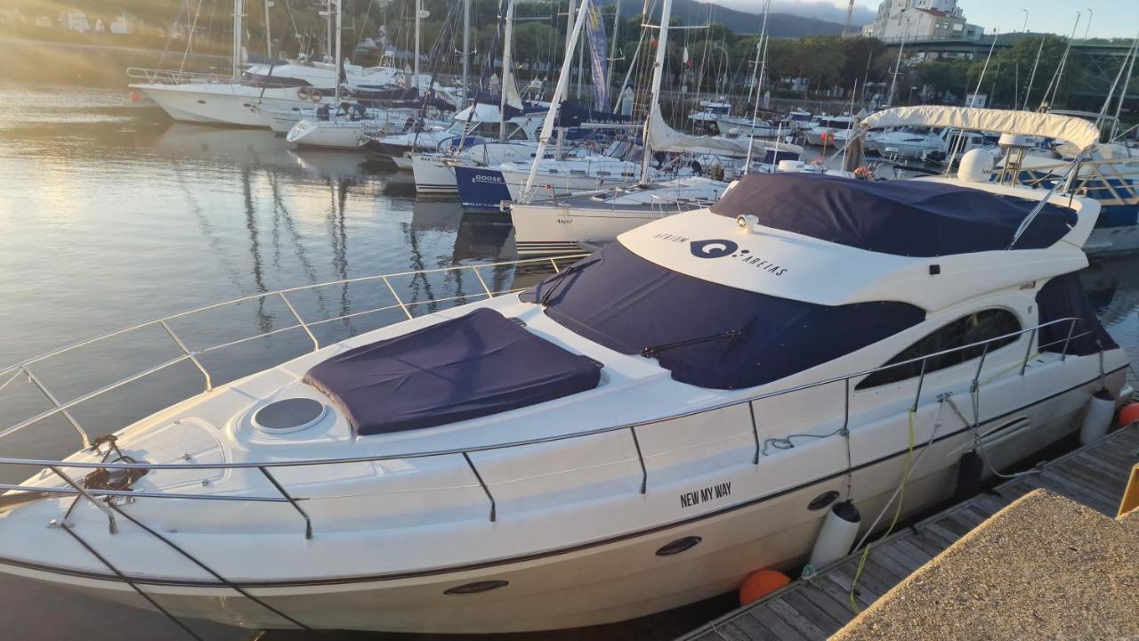 Barco No Coracao Da Cidade - Iate De 5 Estrelas เวียนา โด กัสเตโล ภายนอก รูปภาพ
